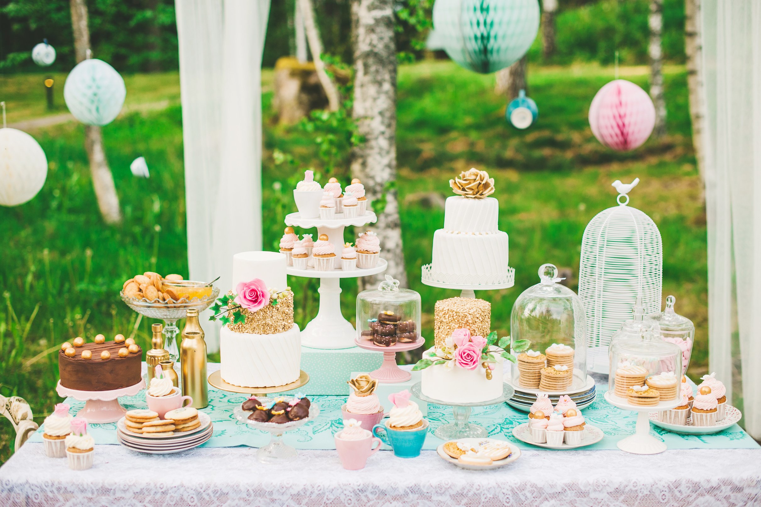 Prettiest wedding dessert table